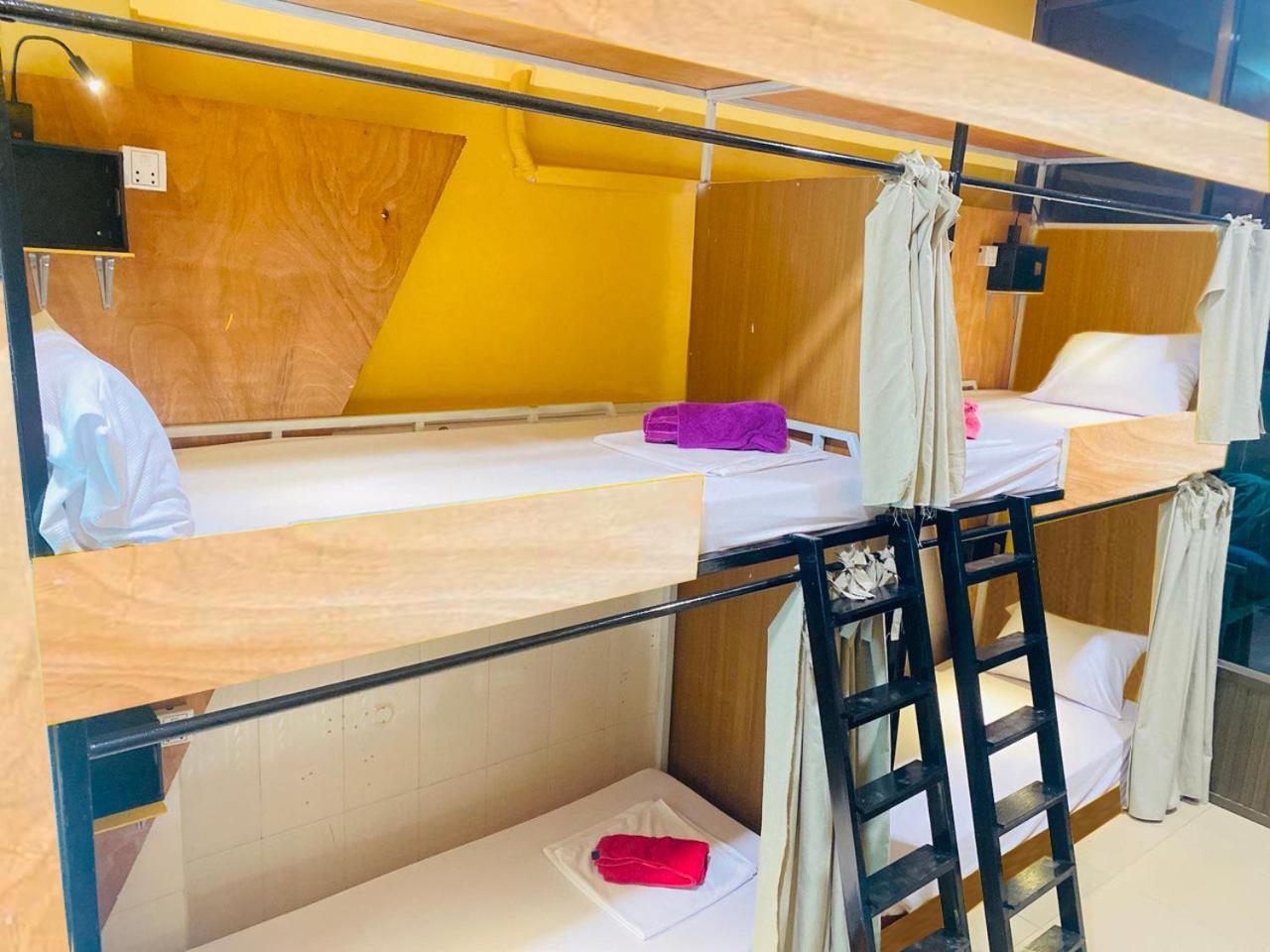 Social Backpacker Hostel & Rooftop Bar Battambang Buitenkant foto
