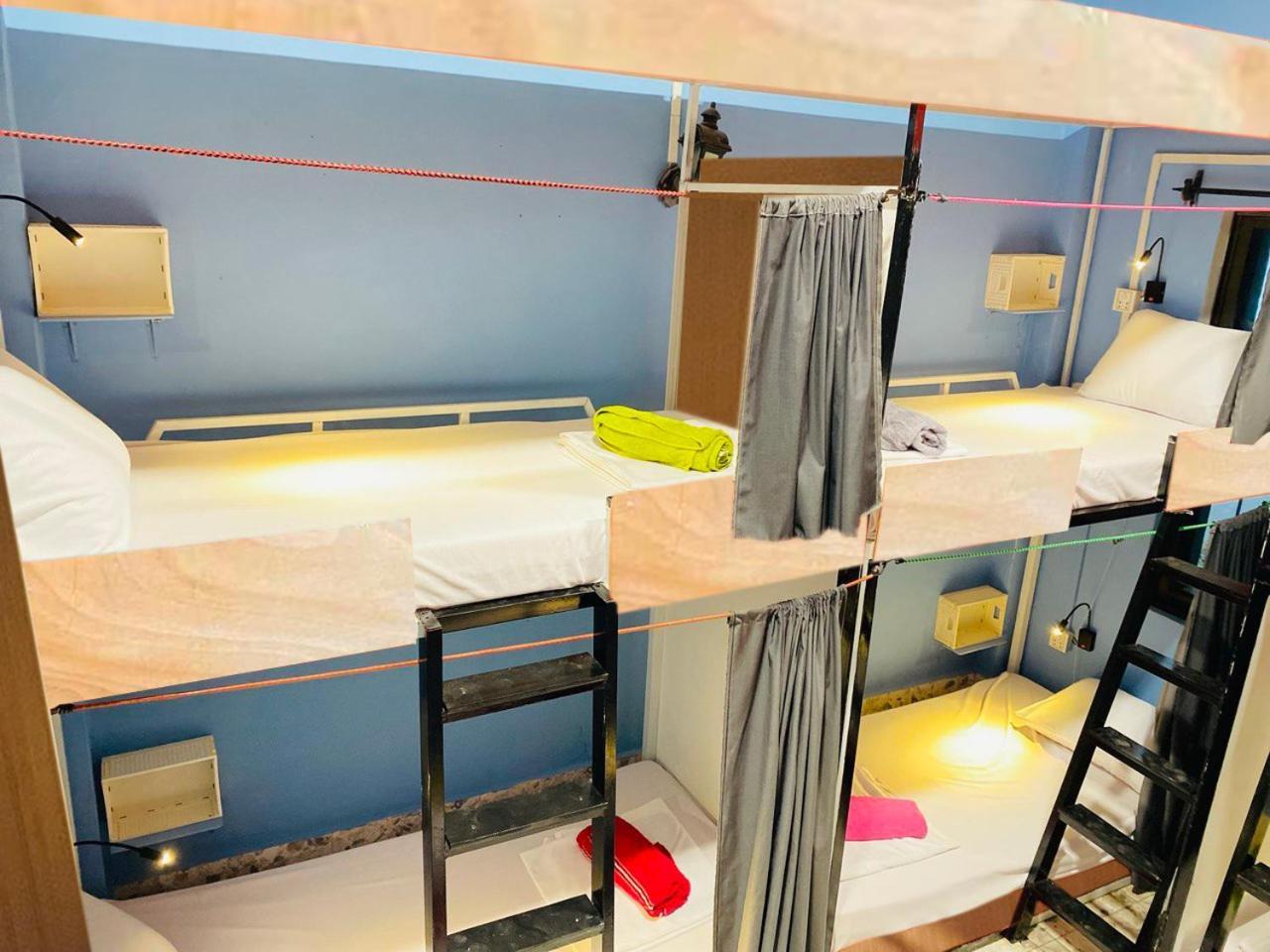 Social Backpacker Hostel & Rooftop Bar Battambang Buitenkant foto