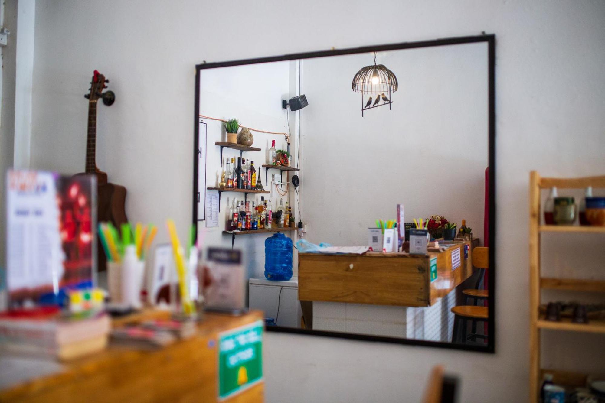 Social Backpacker Hostel & Rooftop Bar Battambang Buitenkant foto